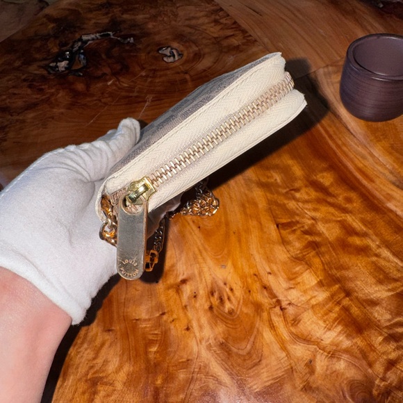 Louis Vuitton
2009 Damier Azur Pattern Zippy Organizer Wallet & unbranded chain - Picture 8 of 17